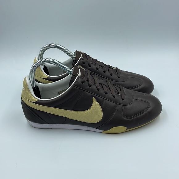 Nike Shoes - Nike Leather Sneakers Women’s Sz 8